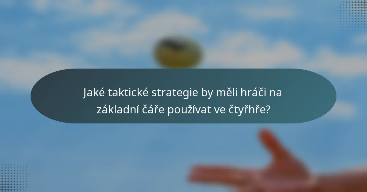 Jaké taktické strategie by měli hráči na základní čáře používat ve čtyřhře?