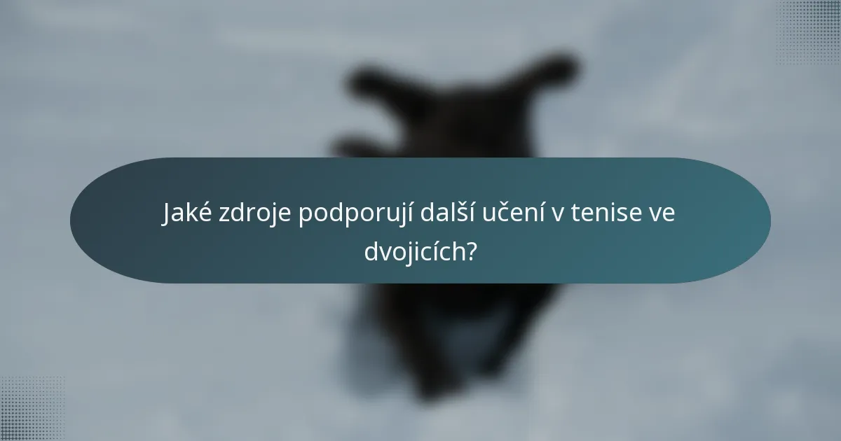 Jaké zdroje podporují další učení v tenise ve dvojicích?